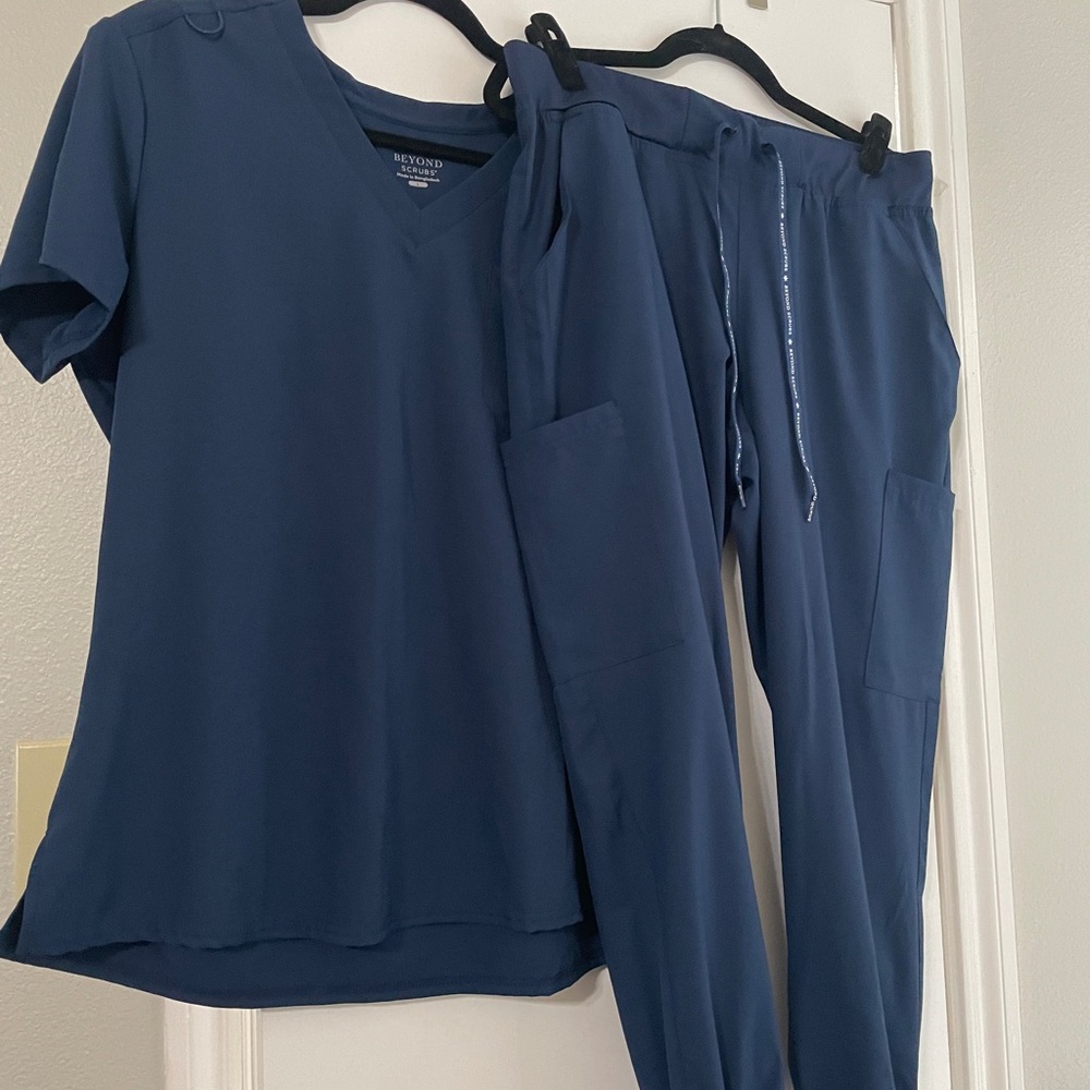 Scrub set